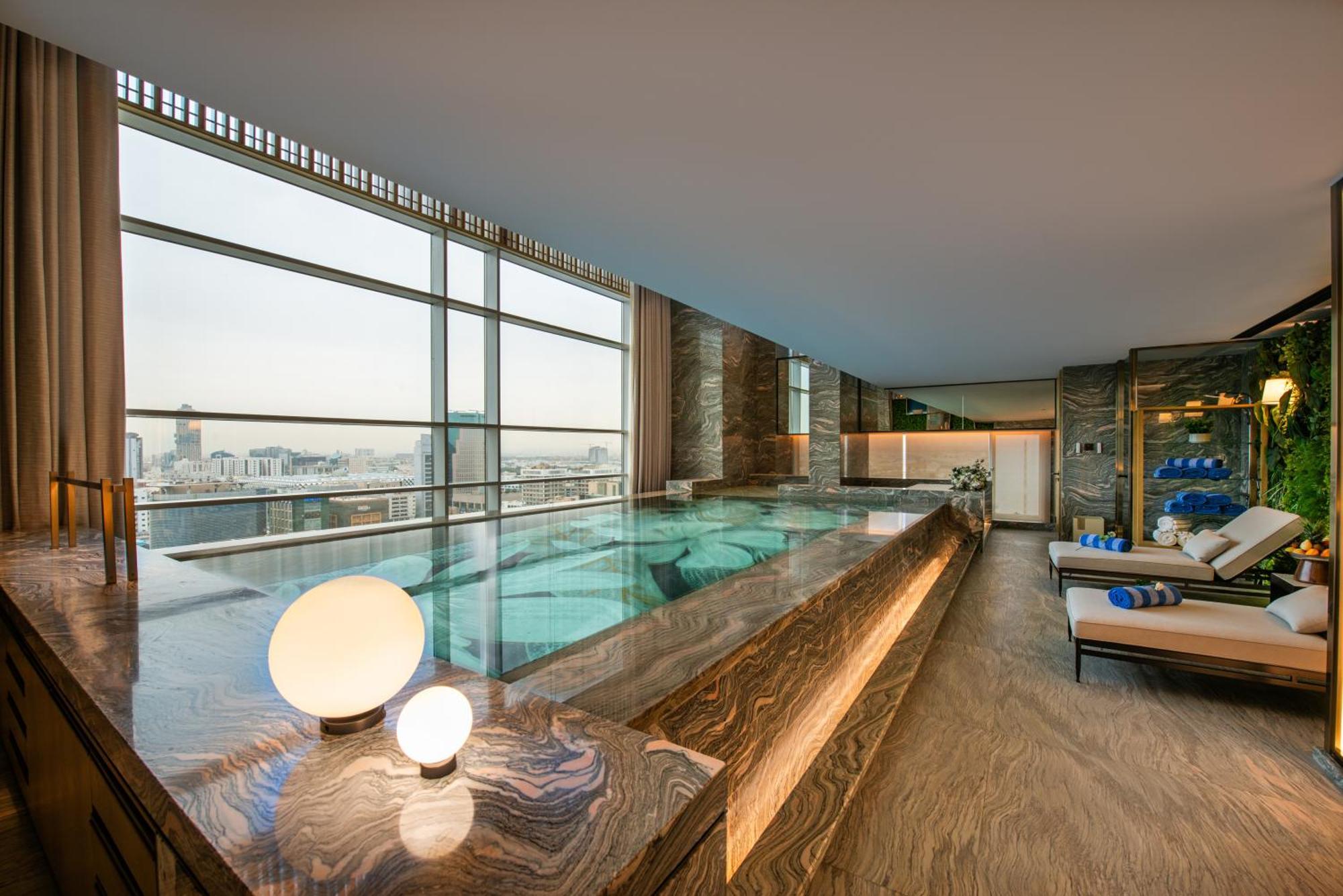 Narcissus The Royal Hotel Riaad Buitenkant foto The pool at the 39th floor